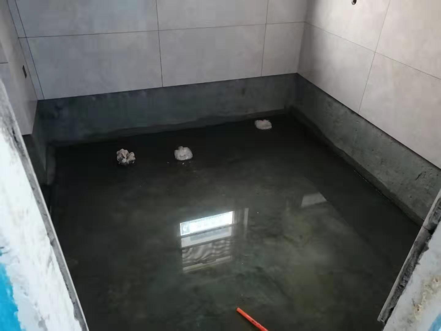正在正施工。衛(wèi)生間做閉水實驗 (4)